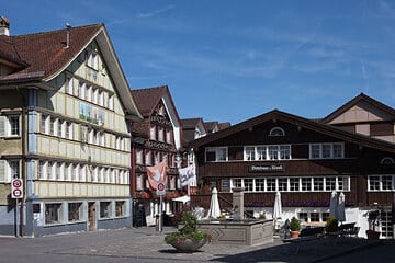 Appenzell-Innerrhoden Gastronomie - Hirschengasse mit Wirtshaus zum Rössli in Appenzell
