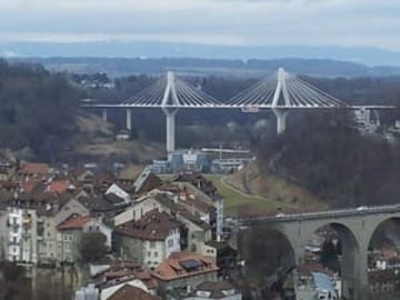 Freiburg Wirtschaft - Pylonbrücke in Freiburg