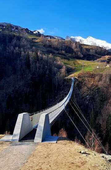 Graubünden Sehenswert - Hängebrücke 'La Pendenta' in Disentis