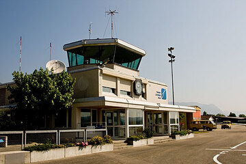 Solothurn Wirtschaft - Flugplatz Tower in Grenchen