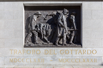 Tessin Kultur - Arbeiter-Denkmal in Airolo