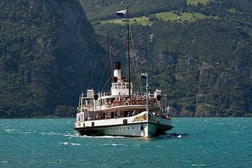 Uri Erlebnis - Raddampfer 'Stadt Luzern' in Flüelen